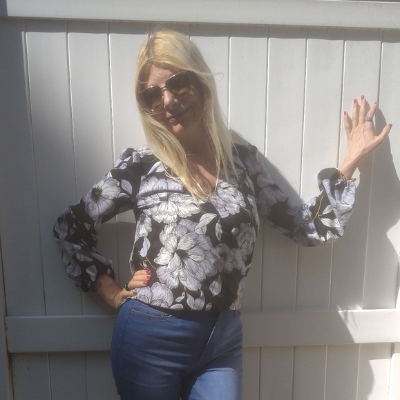 New Floral Sexy Faux Wrap Blouse Small - Picture 4 of 6